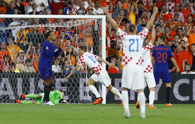 V 73. minuti je za popoln preobrat Hrvaške poskrbel Mario Pašalić. Asistenco je prispeval Luka Ivanušec. Nizozemski vratar Justin Bijlow je bil nemočen. | Foto: Reuters