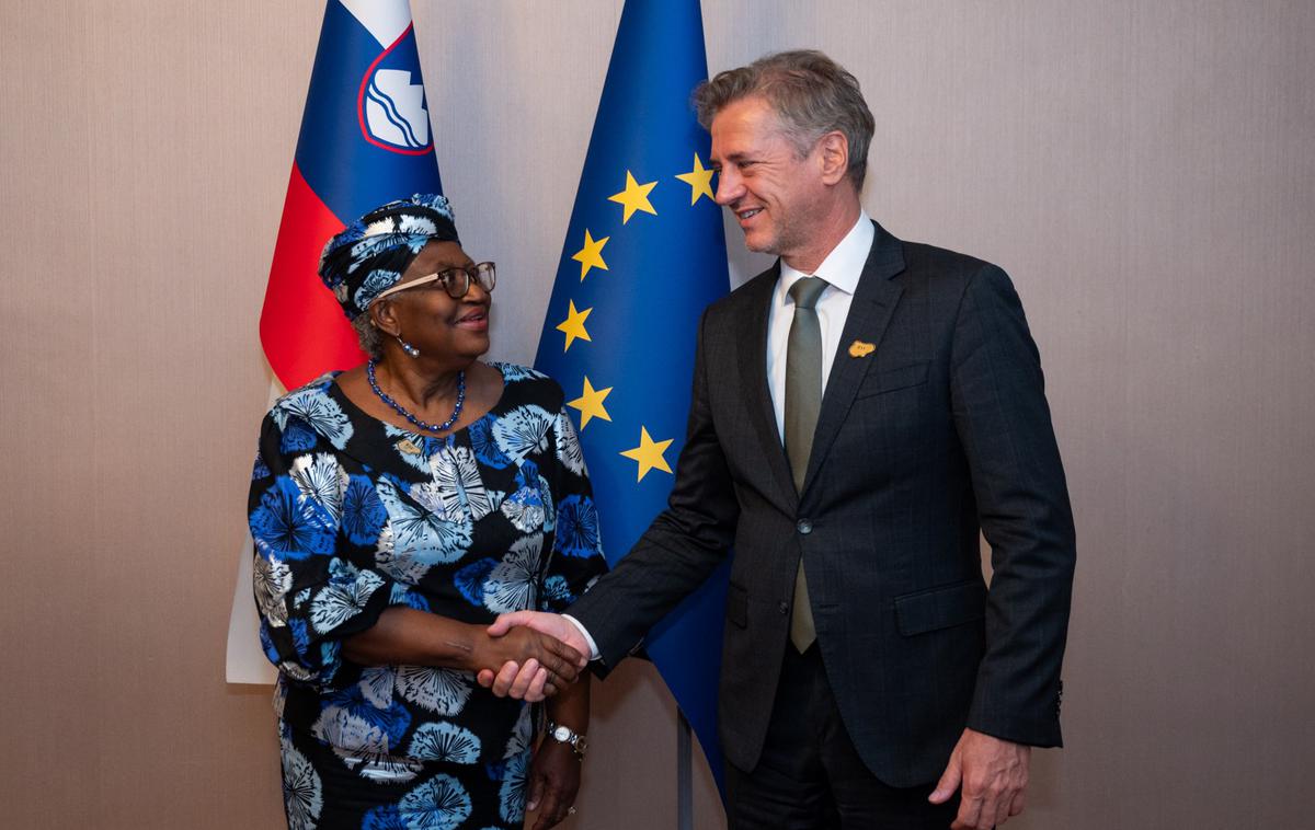 Ngozi Okonjo-Iweala, Robert Golob | Premier Robert Golob se je srečal tudi z generalno direktorico Svetovne trgovinske organizacije (WTO) Ngozi Okonjo-Iweala, s katero sta govorila o aktualnih zunanjetrgovinskih izzivih s poudarkom na trgovinskih pogajanjih z ZDA. | Foto STA