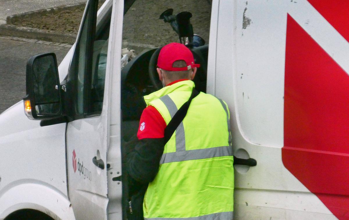 DPD dostava paketov | Der Standard je razkril zgodbo o slabih delovnih pogojih voznikov, ki dostavljajo pakete za DPD. Fotografija je simbolična. | Foto Guliverimage