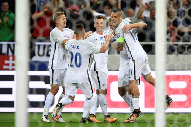 Slovak Adam Nemec, napadalec Dinama iz Bukarešte, ki je s štirimi zadetki najboljši strelec v tej kvalifikacijski skupini, je z zadetkom v Trnavi pahnil Slovenijo v nehvaležen položaj. | Foto: Reuters