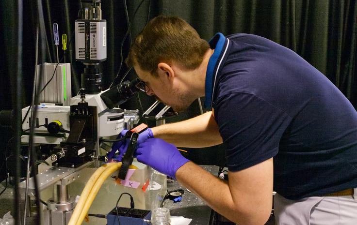 Slovenski raziskovalec v laboratoriju na Caltechu. | Foto: Osebni arhiv