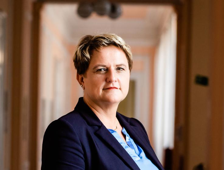 V SDS so prepričani, da bi ob koalicijski večini z več kot 50 poslanci iztekajoči se mandat moral prinesti sprejem zakonov in aktov v dobro Slovenije, v izboljšave zdravstvenega sistema, socialnega področja, a gredo stvari po mnenju Godec v prav obratno smer. | Foto: Slovenska demokratska stranka