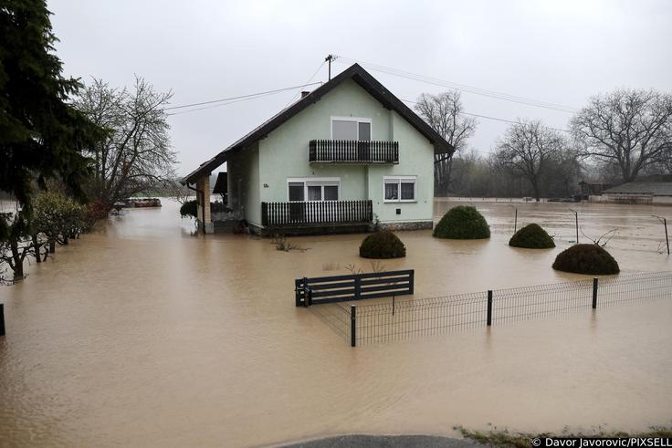 Posebno pozornost je po navedbah meteorologov treba nameniti reki Kolpi s pritoki, spodnjemu toku Une ter srednjemu in spodnjemu toku Save, opozorili pa so tudi pred naraslo reko Neretvo. | Foto: Pixsell/Davor Javorovic