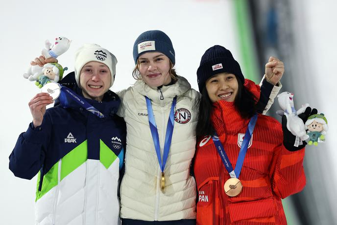 Nika postala tretja članica družine Prevc z olimpijsko kolajno