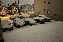 Danes bo spet snežilo. Takšno je stanje na cestah.