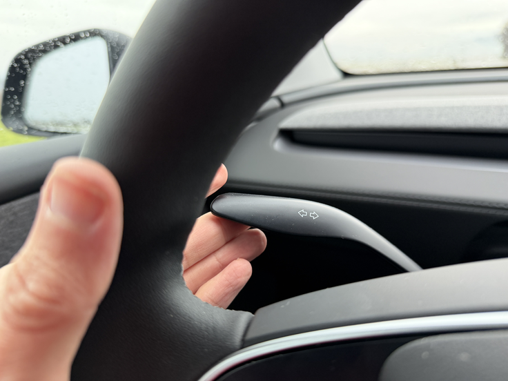 Stikalo za smernik ostaja ob volanu. | Foto: Gregor Pavšič