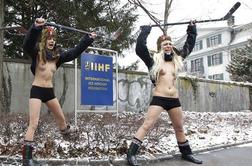 Gole aktivistke protestirale pred sedežem IIHF
