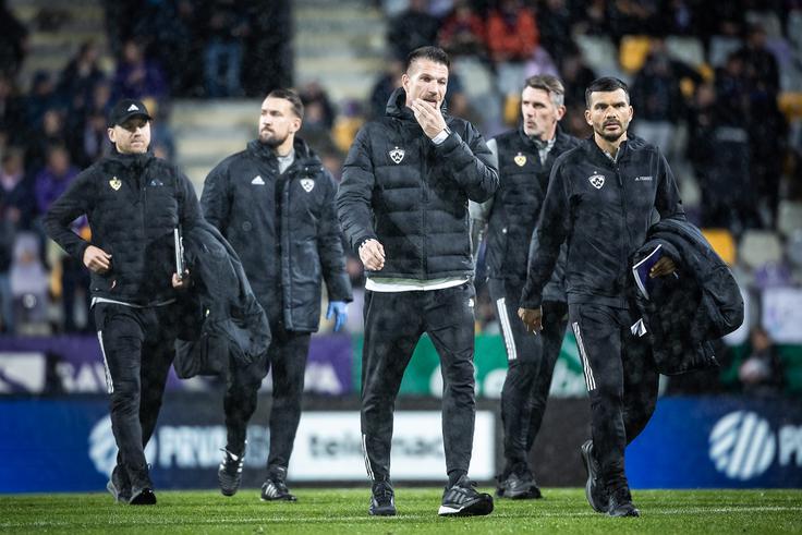 V strokovnem štabu Maribora mu pomagajo številni znani obrazi slovenskega nogometa. | Foto: Jure Banfi