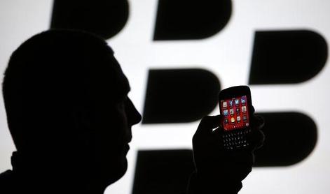 Blackberry še naprej tone v izgubi