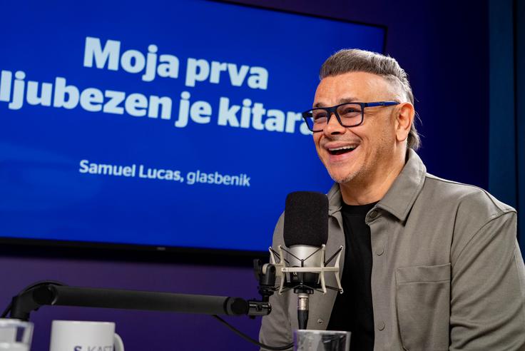 "Kitara je moja terapija od 6. leta naprej," pravi priljubljeni glasbenik. | Foto: Luka Petrič
