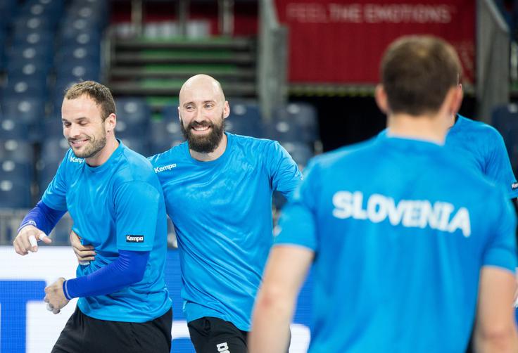 "Na prednost se ne oziramo, gremo na zmago tudi v Stavangerju," pravi kapetan Uroš Zorman, ki bo, kot tudi Vid Kavtičnik, na povratni tekmi vendarle lahko zaigral (prvo srečanje sta oba izkušena rokometaša izpustila zaradi poškodbe). | Foto: Vid Ponikvar