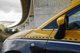 Fiat 500 1.2 8V lounge - šik mestni malček s posluhom za visoko modo