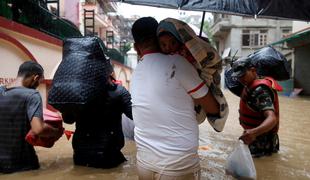Nepal prizadele hude poplave, umrlo najmanj 27 ljudi #foto #video