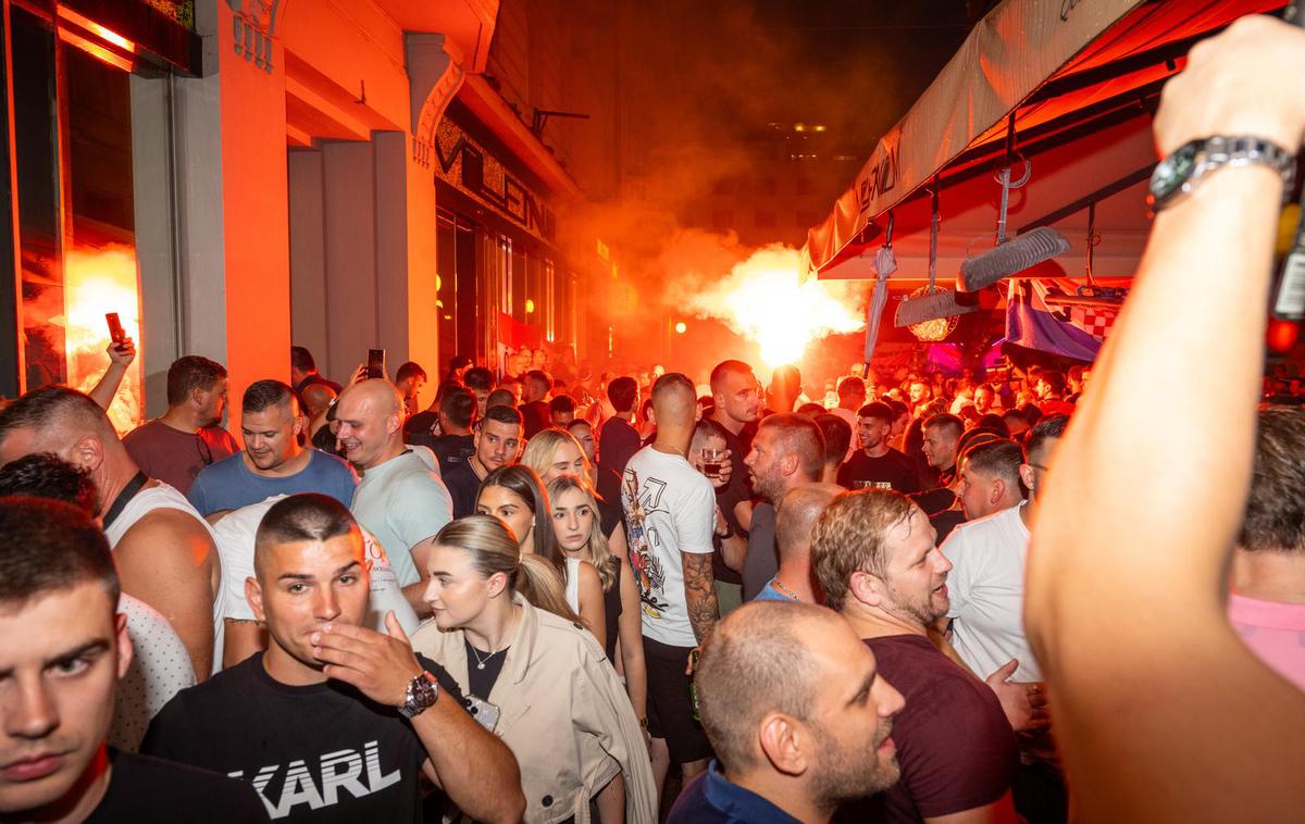 Zagreb, konceet, Thompson | V središču Zagreba prepevajo Thompsonove pesmi, zagorele so tudi bakle.  | Foto Pixsell/Neva Zganec/