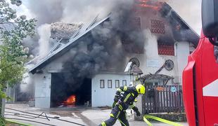 Velik požar ob hiši Andreja Pečjaka, to je prvi odziv lastnikov #video