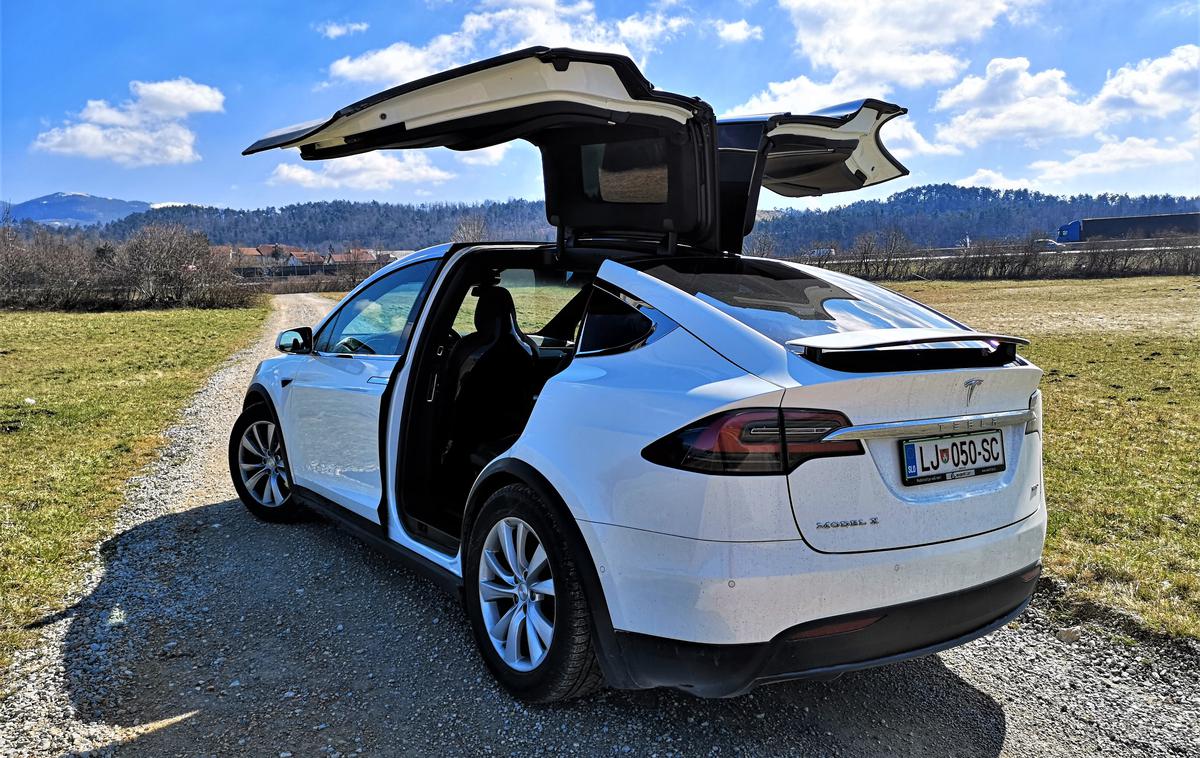 Tesla X | Tesla model X je največji in najdražji avtomobile Tesle, ki pa s svojo posebnostjo za ponudbo družbe Elona Muska ni najbolj reprezentativen. | Foto Gregor Pavšič