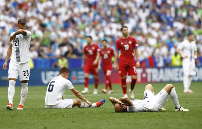 Slovenske nogometaše je od zmage nad Srbijo delilo le nekaj sekund. | Foto: Reuters