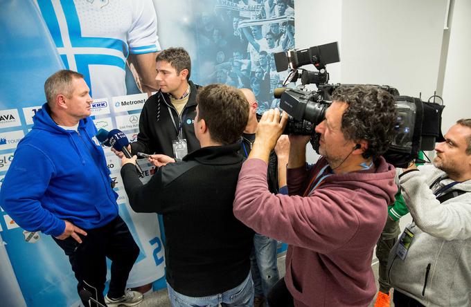 Nekaj minut je namenil tudi številčni slovenski novinarski delegaciji ...  | Foto: Vid Ponikvar