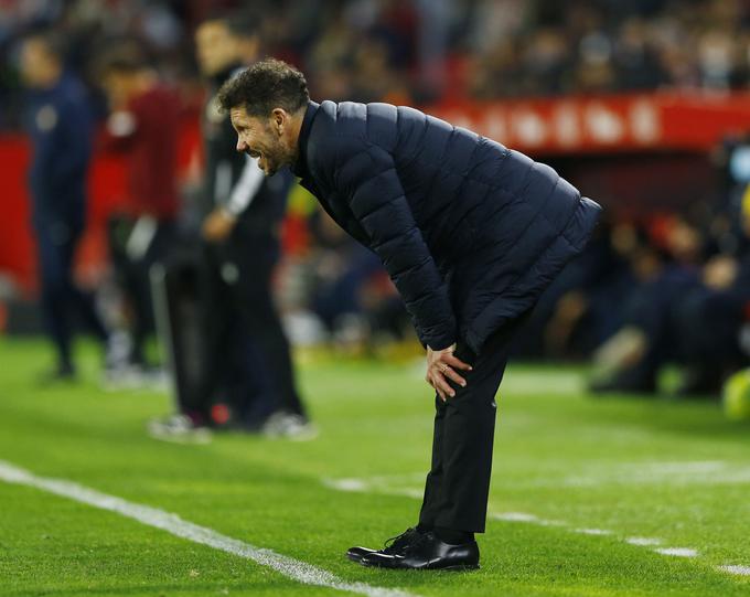 Diego Simeone je z Atleticom doživel boleč udarec in še povečal zaostanek za vodilnimi klubi. | Foto: Reuters
