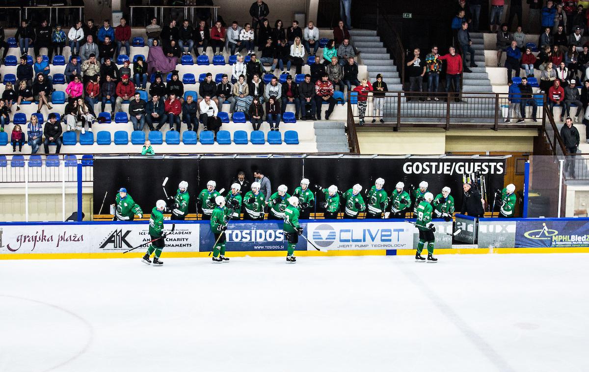 HDD Jesenice HK Olimpija | Branilci naslova, hokejisti HK SŽ Olimpija so v četrtfinalu pričakovano zanesljivo odpravili mlade železarje (HD Hidria Jesenice) in se uvrstili v polfinale. Tam jih čaka gostitelj Triglav. | Foto Peter Podobnik/Sportida