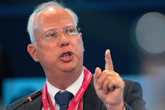 Kiril Dmitrijev | Kiril Dmitrijev se je rodil v Kijevu očetu biologu in materi genetičarki, ki sta delala na neki kijevski znanstveni instituciji. Menda je kot najstnik sodeloval na prodemokratičnih protestih v Ukrajini, zdaj pa pravi, da se je rodil v Sovjetski zvezi. | Foto Guliverimage