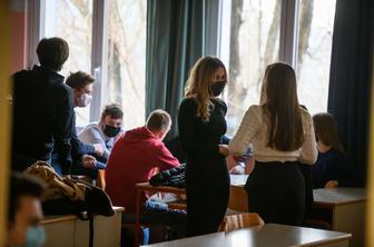 Predstavniki ministrstev za zdravje in za izobraževanje ter dijakov o prihodnjem šolskem letu