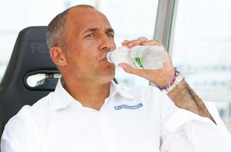 Milaniču se (še) ni treba bati za službo
