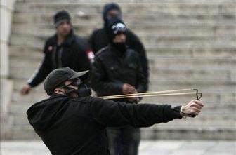 V protestih v Grčiji spopadi med policijo in protestniki