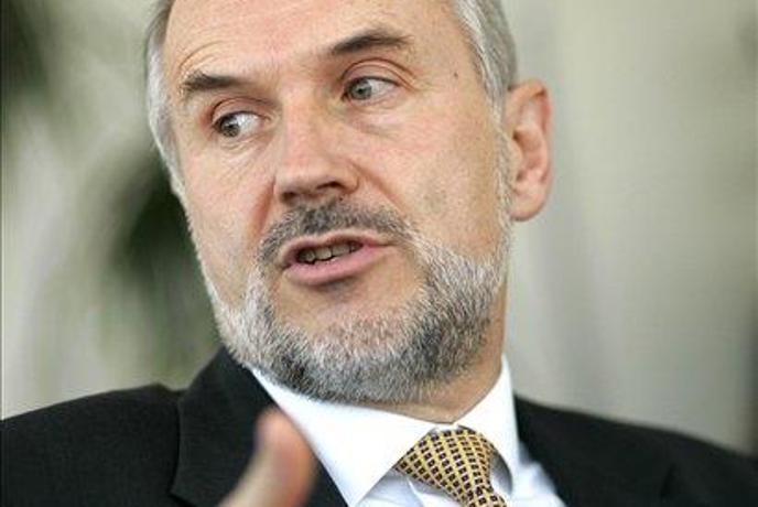 Priča smo neke vrste političnemu egoizmu