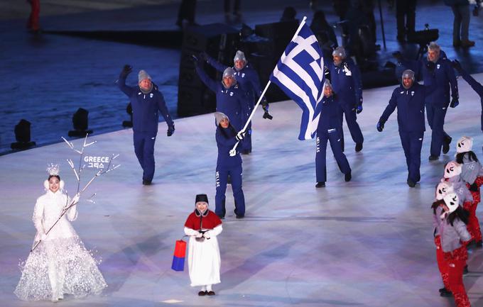 Svečani mimohod so po olimpijski tradiciji začeli športniki in športnice iz Grčije. V Pjongčangu bodo nastopili štirje. Nato so sledile še druge udeleženke iger po korejski abecedi. | Foto: Guliverimage/Getty Images