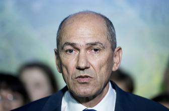 SDS za posvetovalna referenduma o nastanitvah migrantov in zaupanju v Golobovo vlado