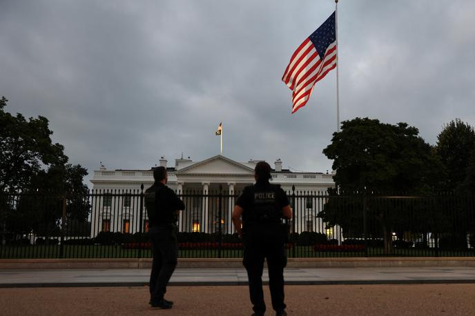 pogovori Zelenski-Trump | Vse je pripravljeno na težko pričakovano srečenje ameriškega predsednika Donalda Trumpa in ukrajinskega predsednika Volodimirja Zelenskega. | Foto Reuters