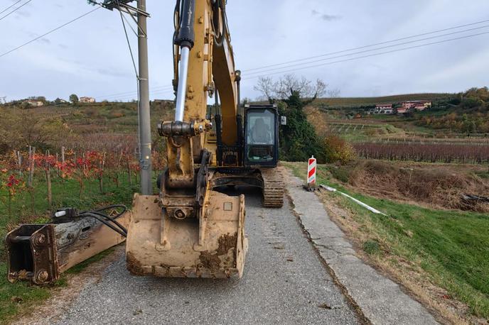 Goriška Brda, odstranjevanje posledic neurja | Neurje je v Občini Brda sicer povzročilo precejšnjo škodo, poleg poškodovane infrastrukture predvsem na kmetijskih površinah. | Foto Facebook/Občina Brda