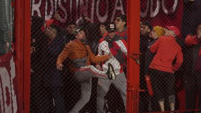 Kaos v Argentini: 90 aretiranih, deset poškodovanih