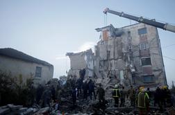 Albanija: ponoči našli še deset žrtev potresa #video
