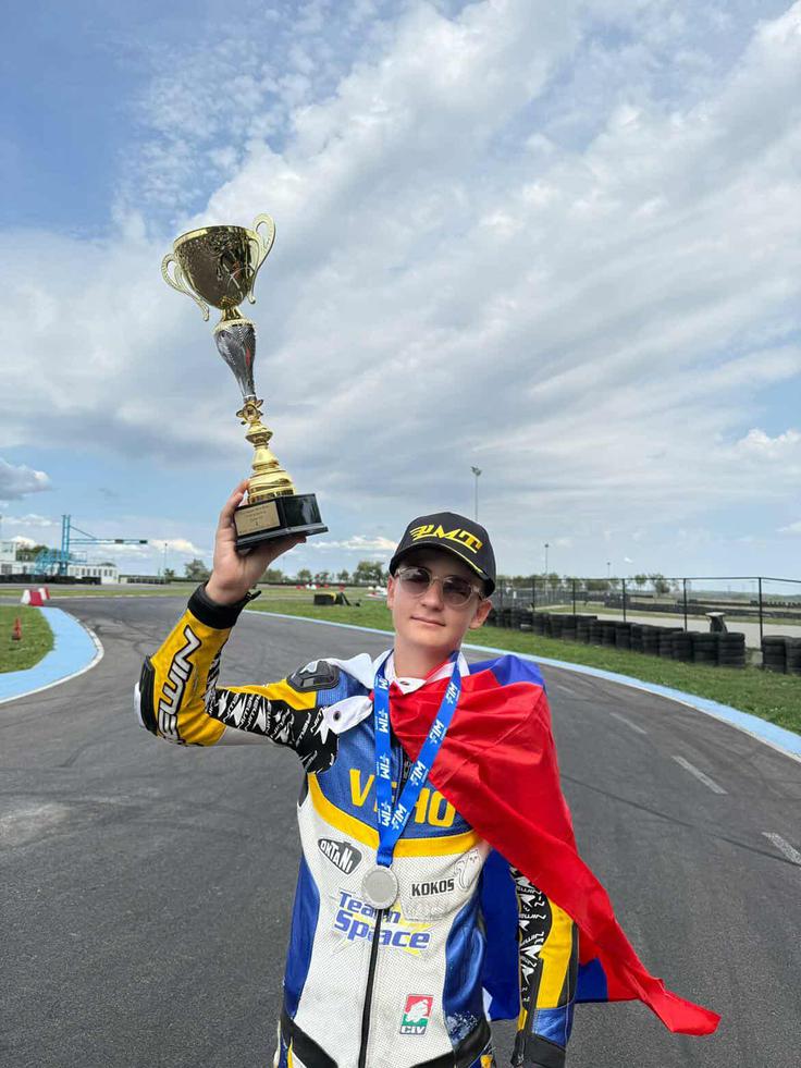 Trener Kaija Zupana Vehabovića je Italijan Tommy Occhi, tudi dirkač v moto E. | Foto: osebni arhiv