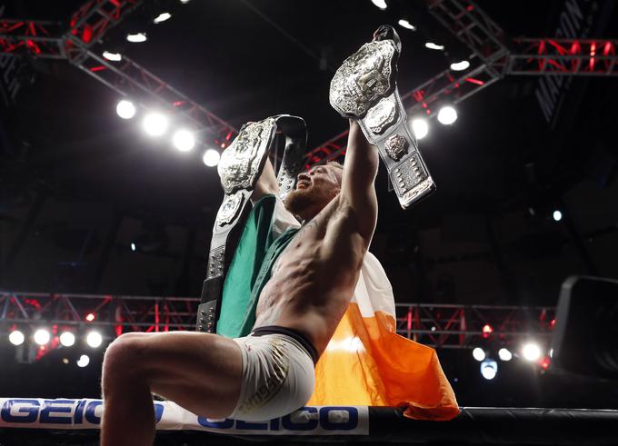 Irec je bil prvi v UFC, ki je bil prvak v dveh težnostnih kategorijah. Oba pasova mu bodo odvzeli brez boja. A upravičeno, saj je treba naslov kdaj pa kdaj tudi braniti. Irec v oktagonu ni stal že več kot eno leto. | Foto: Reuters