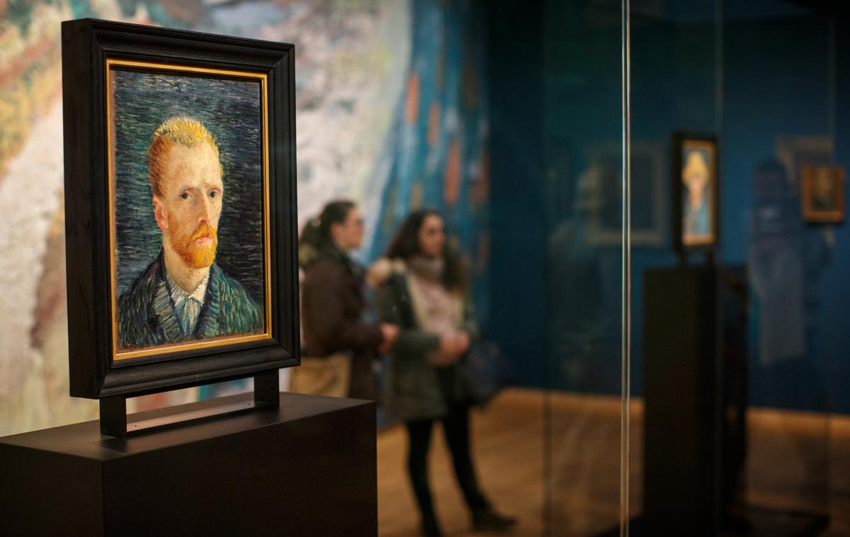 Van Goghov muzej | Vse slike na razstavi so razporejene v kronološkem zaporedju, od prve slike iz časa, ko je umetnik prispel v vas, pa do njegovega zadnjega dela Drevesne korenine, ki ga je naslikal dva dni pred smrtjo. | Foto Getty Images