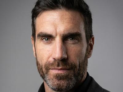 Kako lahko Janšev podpornik na nacionalni televiziji komentira nezakonite prisluhe?