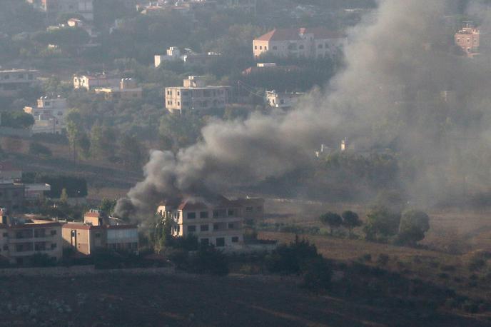 napad na Izrael, Hezbolah, Libanon, dim, ogenj | V izraelskih napadih na Libanon je bilo od zaostritve konflikta med Izraelom in Hezbolahom oktobra lani ubitih več kot 3.400 ljudi, več kot 14.700 pa ranjenih. | Foto Reuters