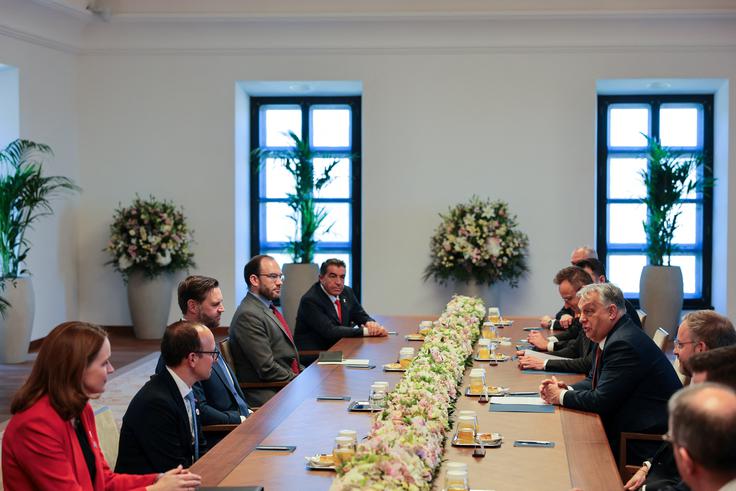 Za Orbana je to priložnost, da se predstavi kot najpomembnejši evropski zaveznik Trumpove administracije. | Foto: Reuters