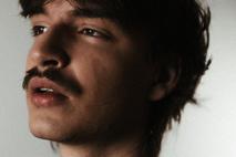 Jon VItezič, pevec, glasbenik