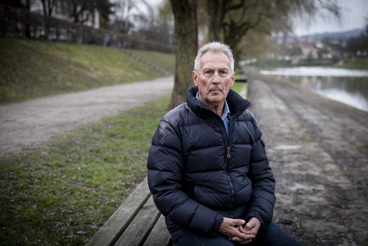 Del pokojnine prejema tudi iz Francije, kjer je igral tri leta in pol, a mora vsako leto podpisati dokument z dokazilom, da je še živ. | Foto: Ana Kovač