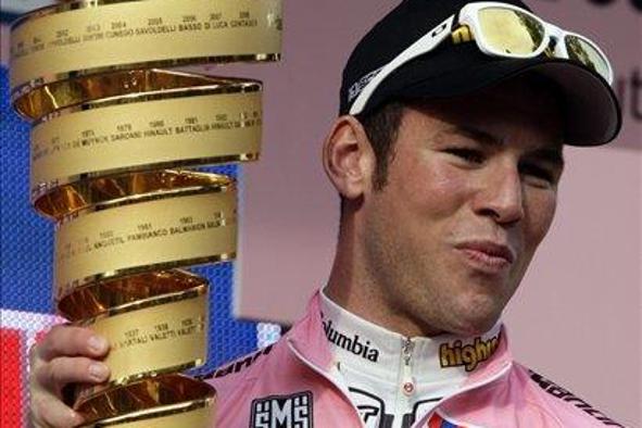 Mark Cavendish odet v roza majico 