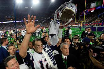 Tom Brady in New England Patriots dvignili Lombardijev pokal