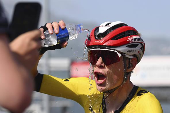 Vingegaard po velikem zaostanku brez izjav, spregovoril pa je njegov športni direktor