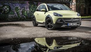 Opel adam rocks - manekenček je odšel na fitnes