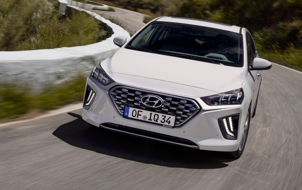 hyundai ioniq prenova |  Z dodatnimi 36 odstotki energijske kapacitete je zdaj doseg z enim polnjenjem (po standardu WLTP) povečan na 294 kilometrov. | Foto Hyundai