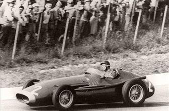 Fangio je z maseratijem 250F osvojil peti naslov prvaka Formule 1