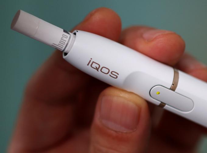 Tobačna korporacija Philip Morris International je razvila brezdimno tobačno cigareto IQOS. Ta je že na prodaj na Japonskem in v Veliki Britaniji. Ameriška Uprava za hrano in zdravila (FDA) jo trenutno testira. | Foto: Reuters